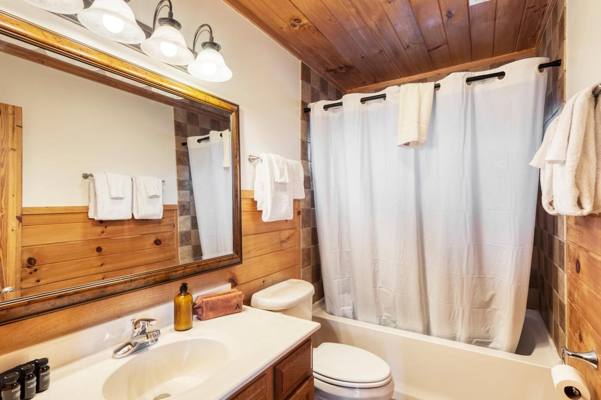 Chestnut By Avantstay Mountain Cabin W Treetop Views Hot Tub Game Room Gatlinburg Exterior foto